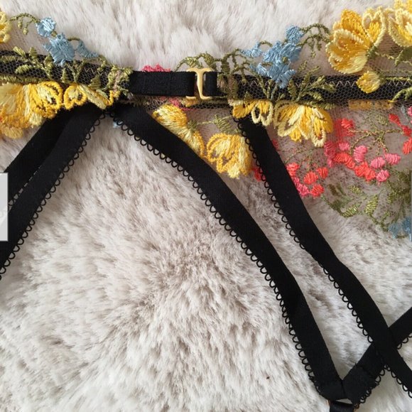 NWT VS DREAM ANGELS Garter Belt SWEET PRALINE Embroider Floral M/L yellow - Picture 9 of 11